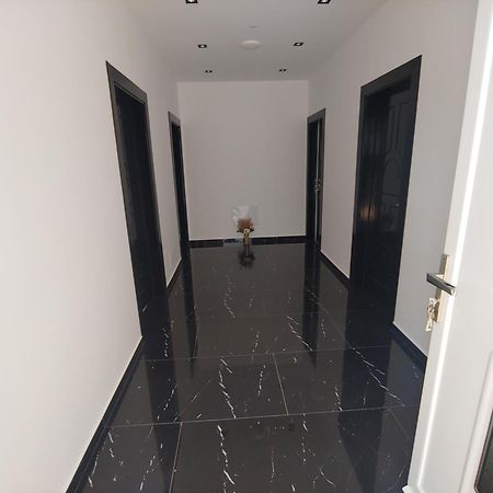 Villa Leonel Zeka Ксамил Екстериор снимка