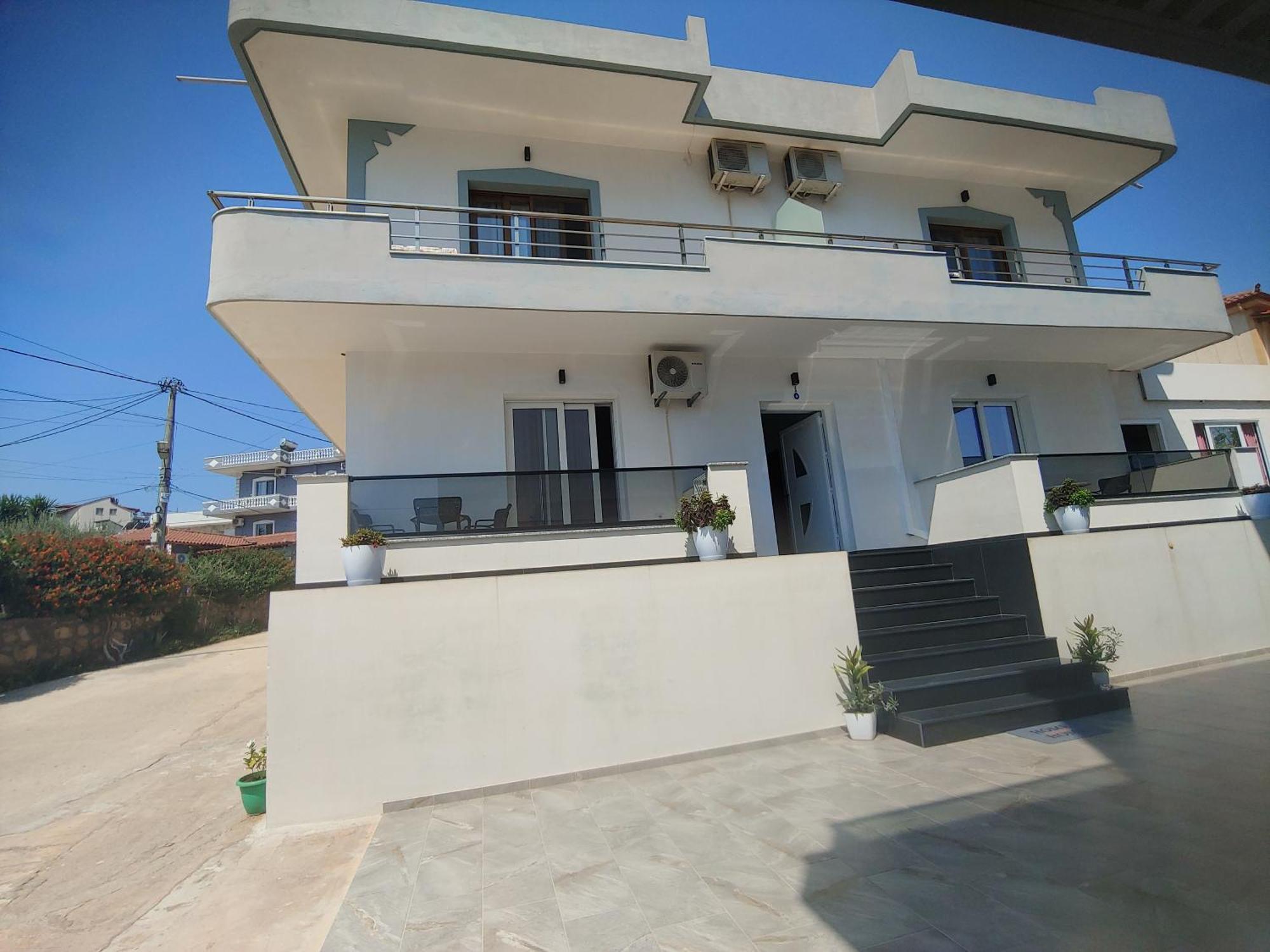 Villa Leonel Zeka Ксамил Екстериор снимка